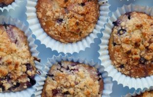 Veganske blåbærmuffins med crumble